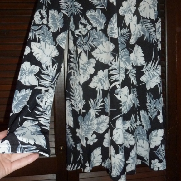VIVILLI Black Gray & White Floral Leaf Print Tunic - Picture 6 of 8